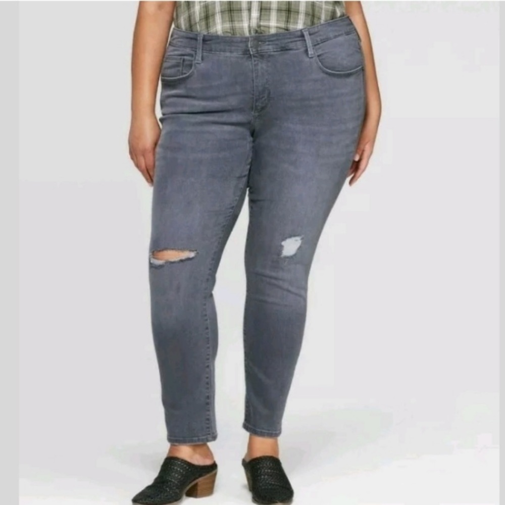 Universal Thread Distressed Skinny Jeans